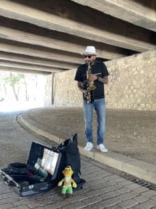 Street performer entertaining visitors along the Turia Gardens in Valencia, a green space that shows why Valencia is worth visiting