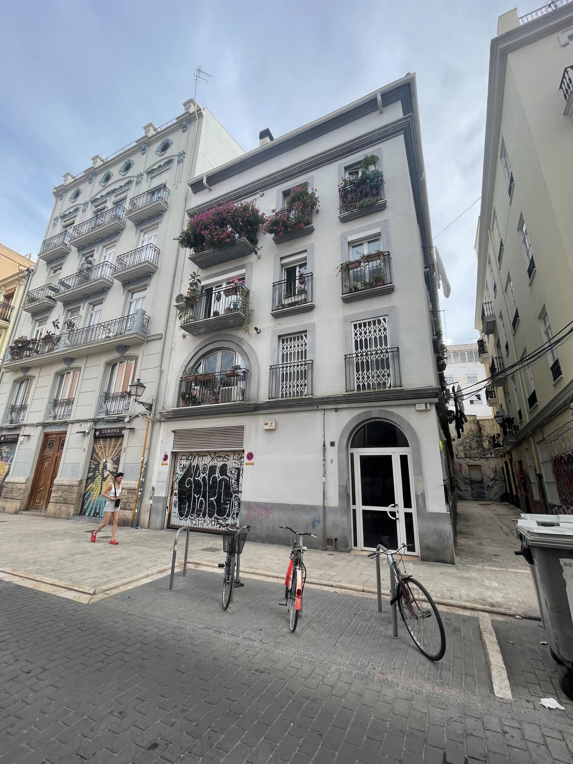 Apartment building near Valencia Cathedral in the Old Town, showing balconies and street life in a central neighborhood where to stay in Valencia